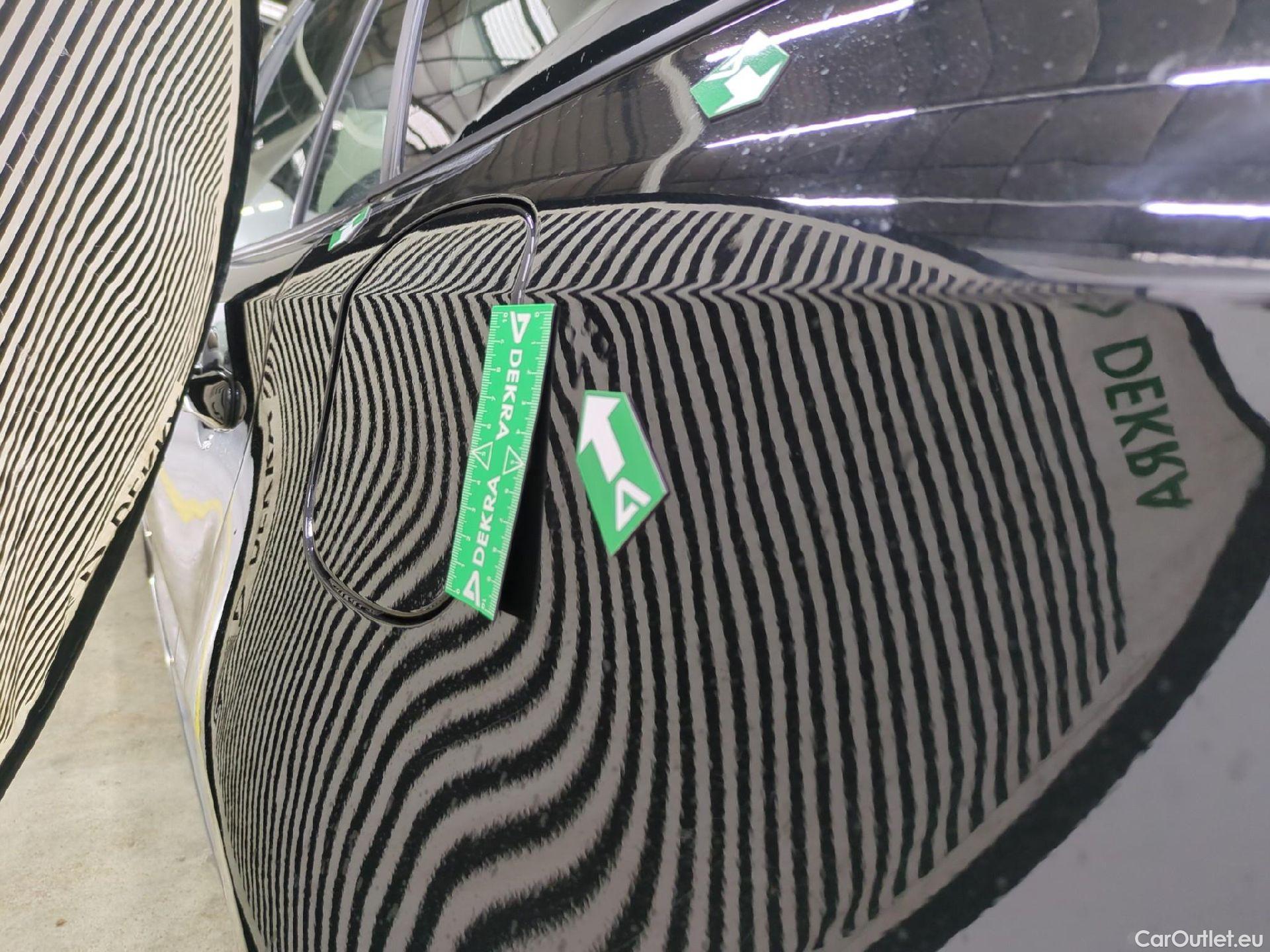  Toyota  Corolla TOYOTA  Touring Sports / 2018 / 5P / Break Hybride 184h Dynamic Business Stage Acad #36