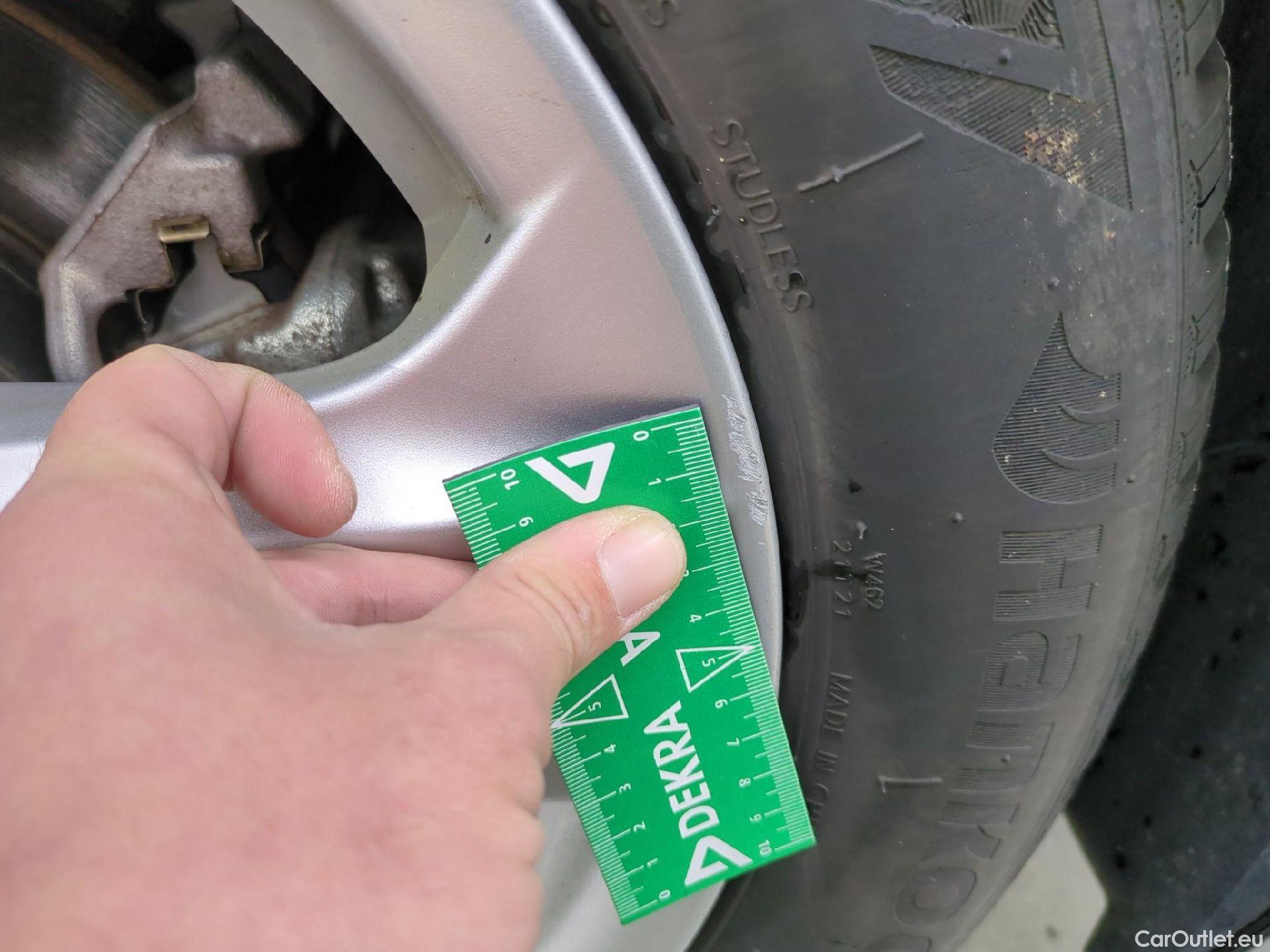  Toyota  Corolla TOYOTA  Touring Sports / 2018 / 5P / Break Hybride 184h Dynamic Business Stage Acad #8