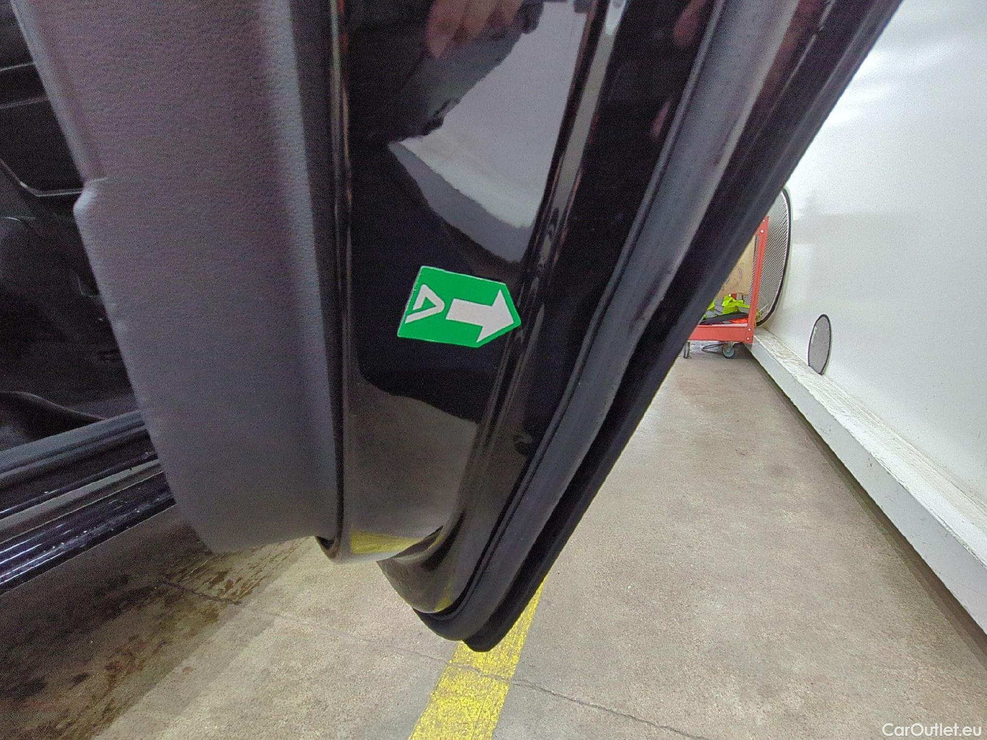  Volkswagen  Touran  Lounge Business BMT/Start-Stopp 2.0 TDI 150CV BVA7 E6d #18