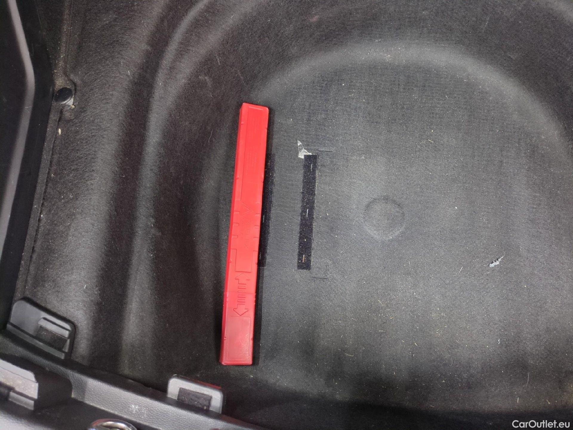  Toyota  Corolla TOYOTA  Touring Sports / 2018 / 5P / Break Hybride 184h Dynamic Business Stage Acad #2