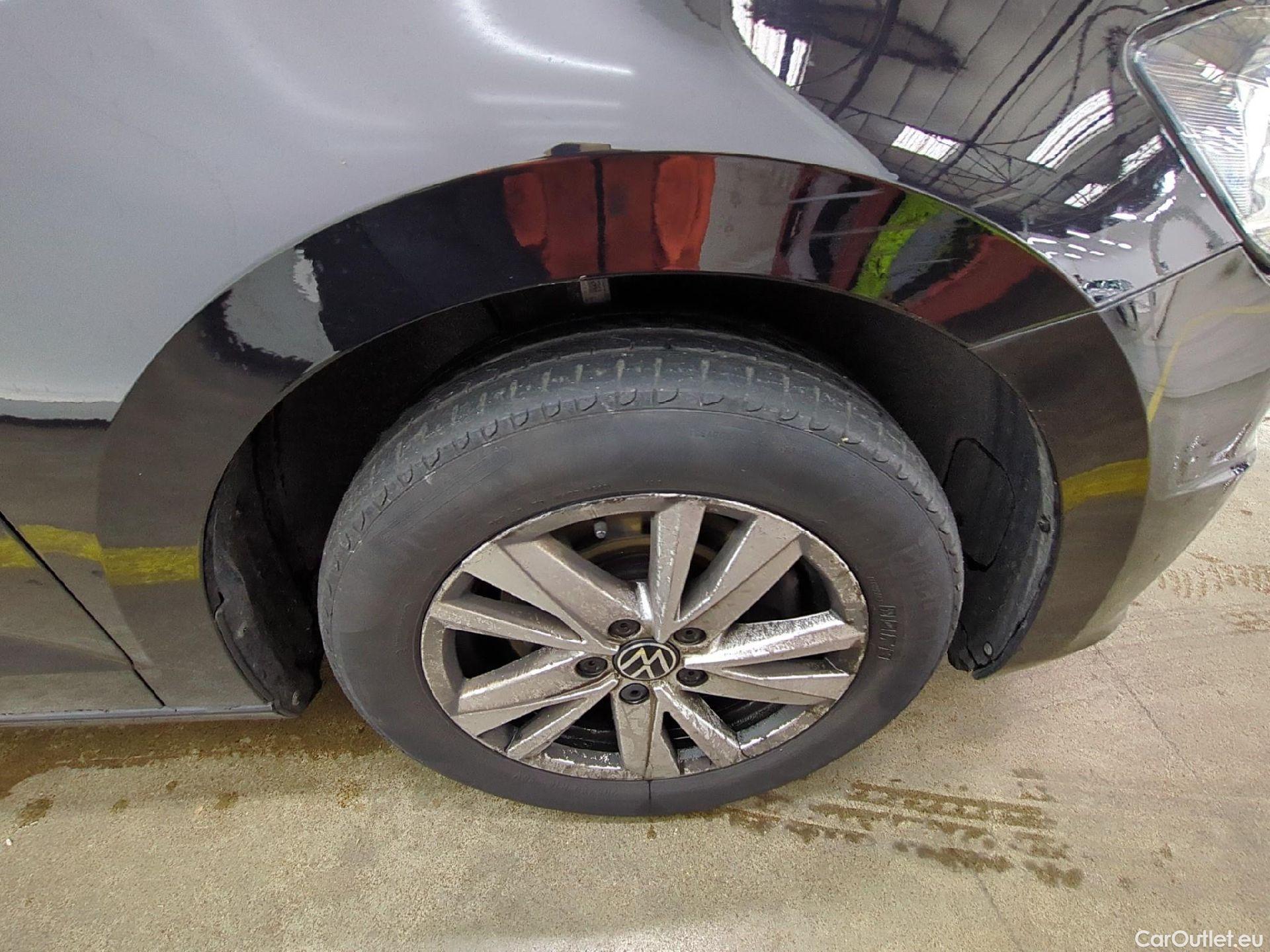  Volkswagen  Touran  Lounge Business BMT/Start-Stopp 2.0 TDI 150CV BVA7 E6d #3