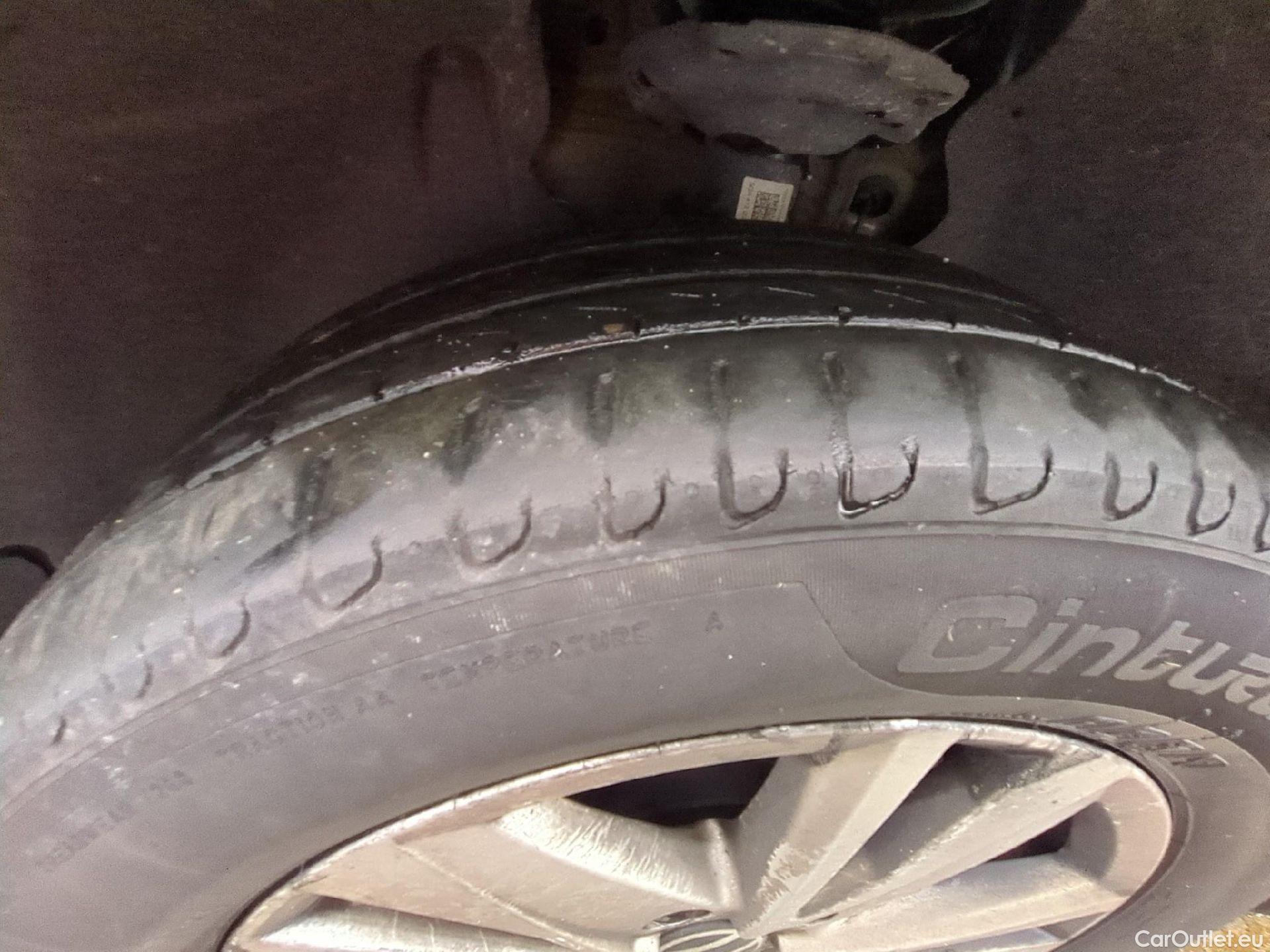  Volkswagen  Touran  Lounge Business BMT/Start-Stopp 2.0 TDI 150CV BVA7 E6d #1