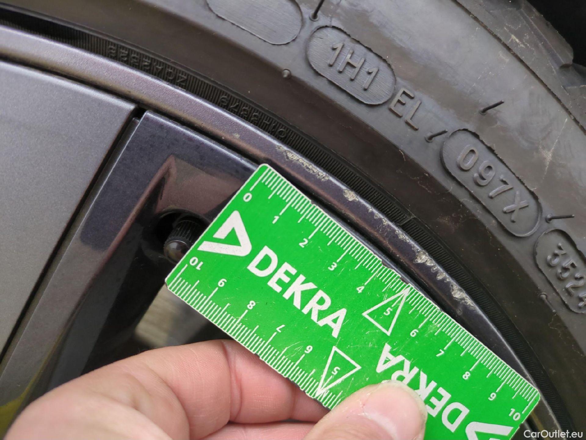  Tesla  Model 3 TESLA  / 2018 / 4P / Berline Autonomie Standard Plus RWD #8