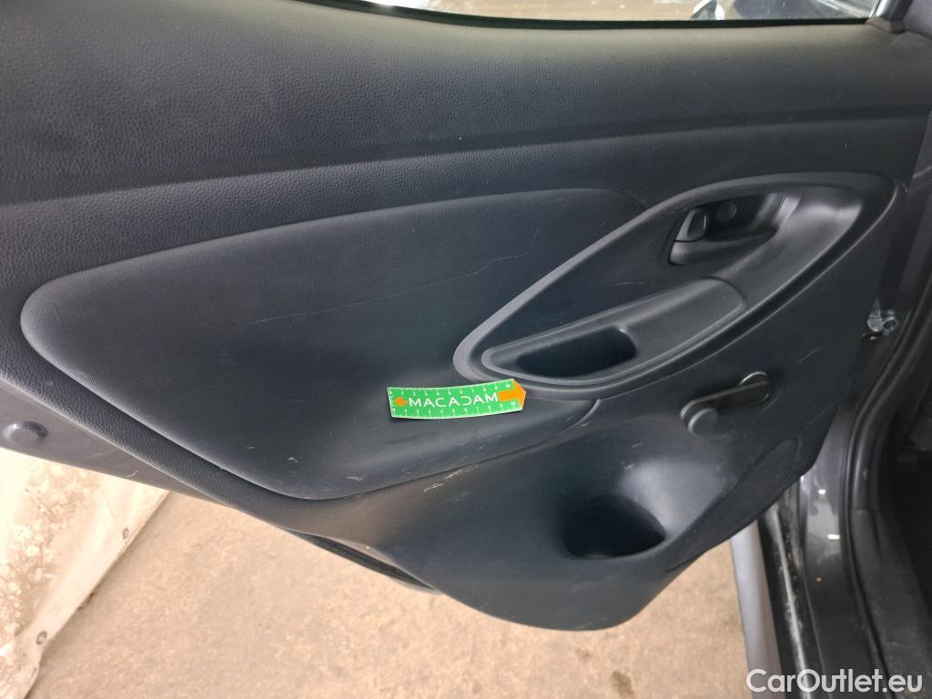  Toyota  Yaris TOYOTA  Hybride / 2019 / 5P / Berline Hybride 116h France Business Stage Acad #19