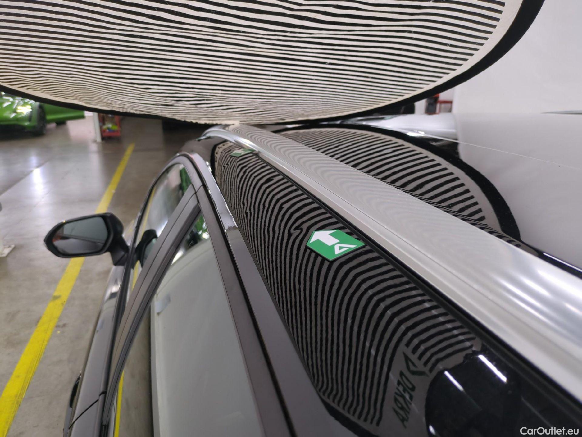  Toyota  Corolla TOYOTA  Touring Sports / 2018 / 5P / Break Hybride 184h Dynamic Business Stage Acad #25