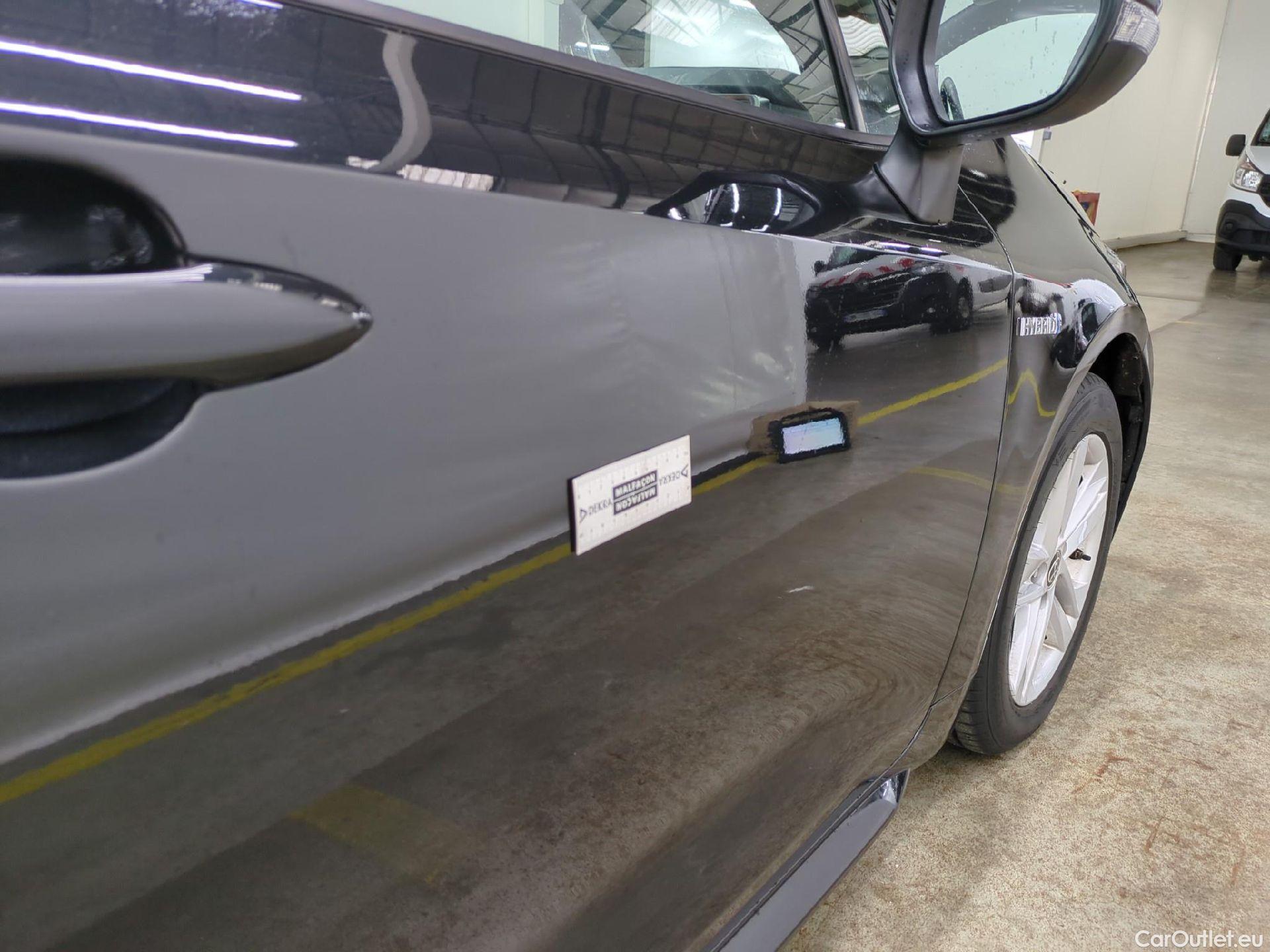  Toyota  Corolla TOYOTA  Touring Sports / 2018 / 5P / Break Hybride 184h Dynamic Business Stage Acad #50