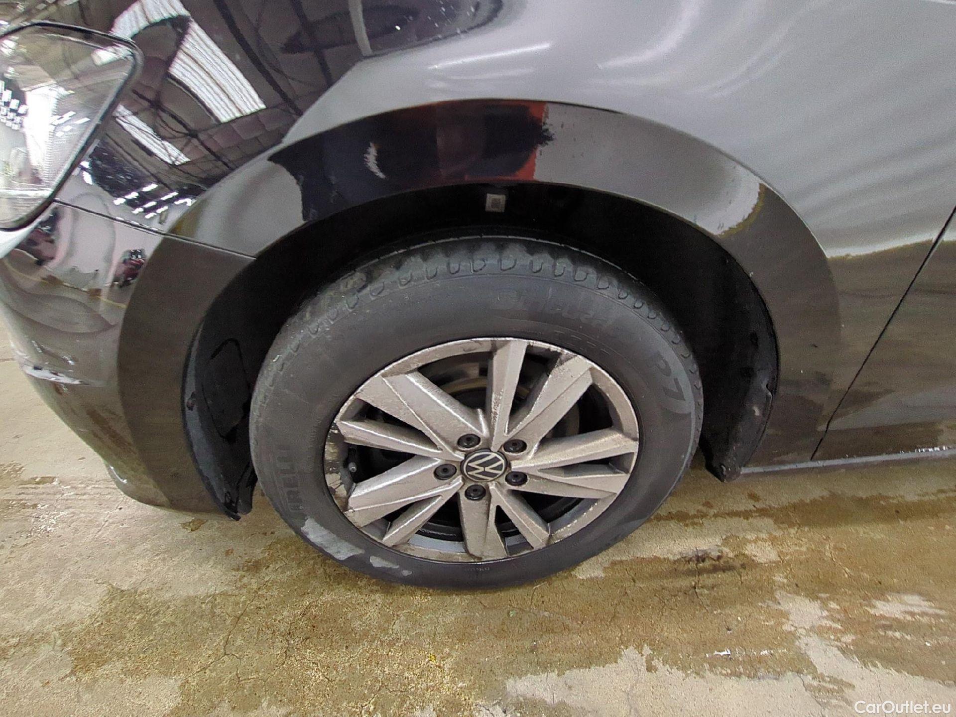  Volkswagen  Touran  Lounge Business BMT/Start-Stopp 2.0 TDI 150CV BVA7 E6d #2