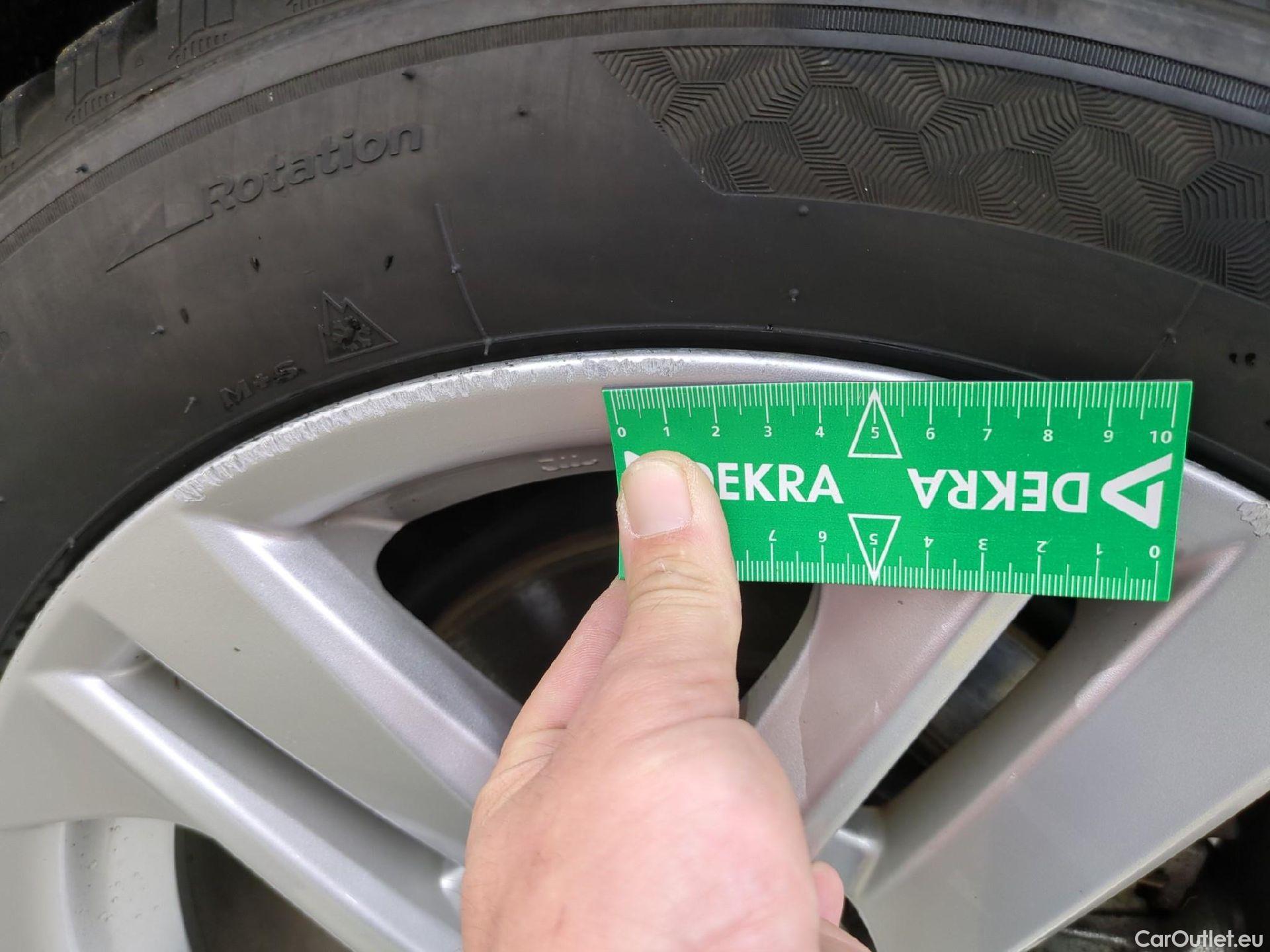  Toyota  Corolla TOYOTA  Touring Sports / 2018 / 5P / Break Hybride 184h Dynamic Business Stage Acad #9