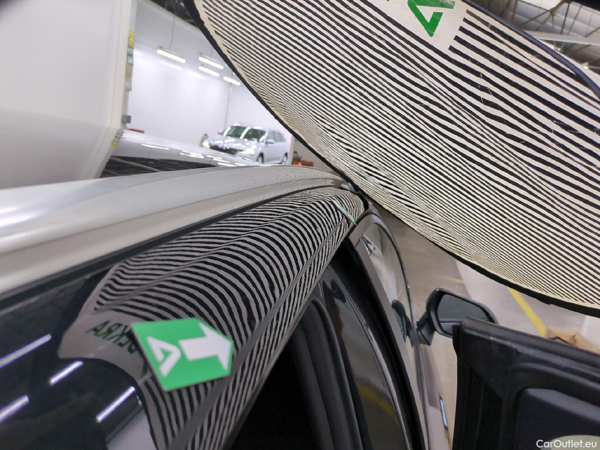  Toyota  Corolla TOYOTA  Touring Sports / 2018 / 5P / Break Hybride 184h Dynamic Business Stage Acad #41