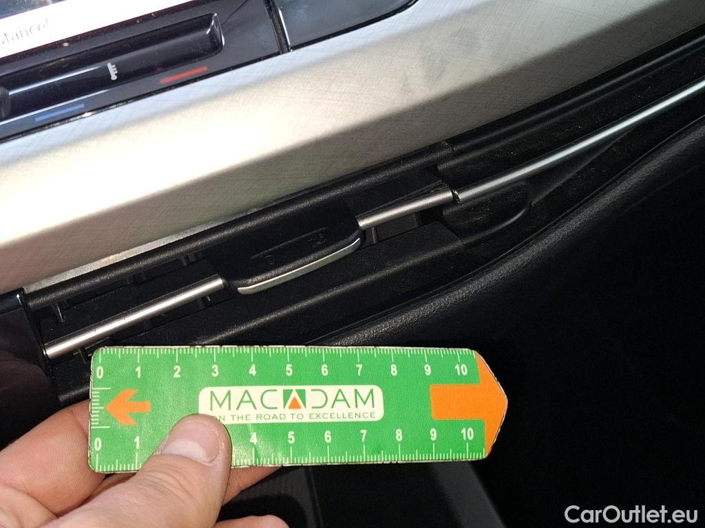  Volkswagen  Golf  VOLKSWAGEN / 2020 / 5P / Berline 1.0 TSI OPF 110 BVM6 Life Busi 1st #34