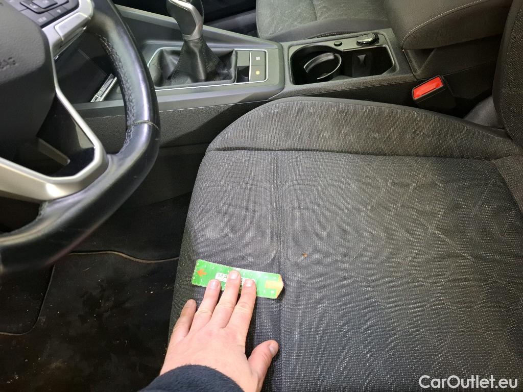  Volkswagen  Golf  VOLKSWAGEN / 2020 / 5P / Berline 1.0 TSI OPF 110 BVM6 Life Busi 1st #52