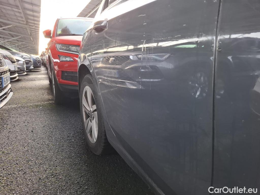  Volkswagen  Golf  VOLKSWAGEN / 2020 / 5P / Berline 1.0 TSI OPF 110 BVM6 Life Busi 1st #16