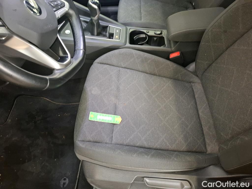  Volkswagen  Golf  VOLKSWAGEN / 2020 / 5P / Berline 1.0 TSI OPF 110 BVM6 Life Busi 1st #44