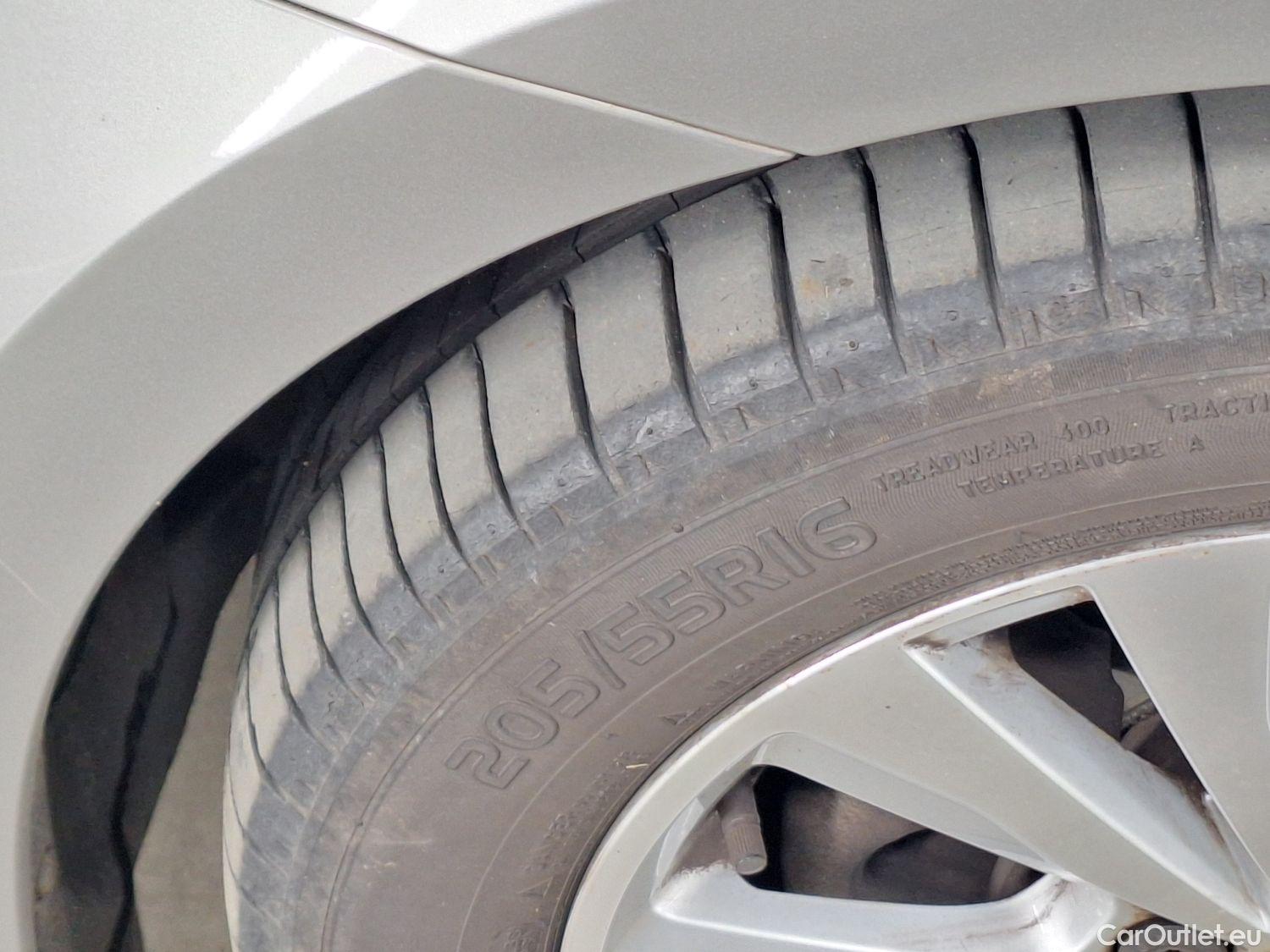  Volkswagen  Golf  VW, VII FL'16, Volkswagen VII 1.6 TDi Comfortline 5d #42