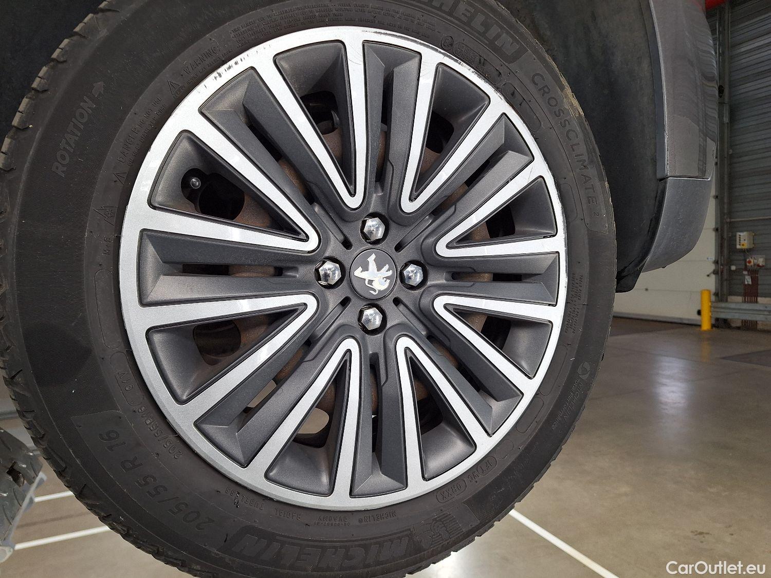  Peugeot  2008 Peugeot,  FL'16, Peugeot  1.2 Puretech 61kW S&S Active 5d #1