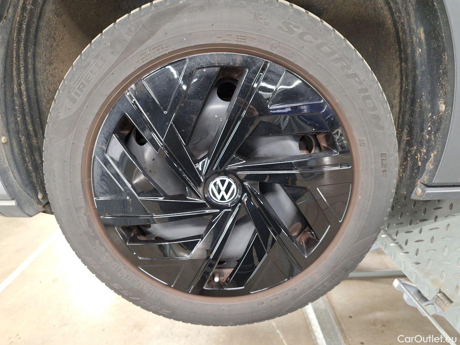  Volkswagen  ID.4 VW,  '20 BEV, Volkswagen  77kWh Pro Family 5d #11