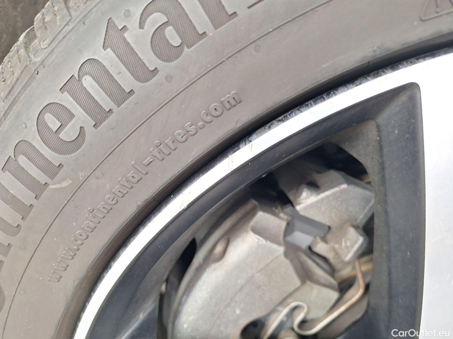  Volvo  XC 40 Volvo, XC40 '17, Volvo XC40 T5 Twin Engine R-Design 5d #34