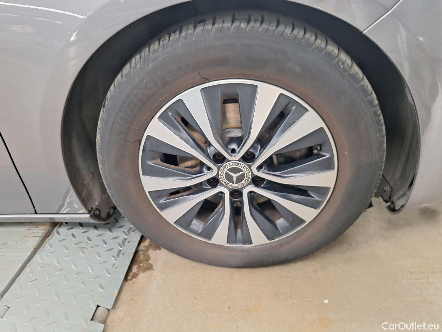  Mercedes  A-Klasse Mercedes, A-Class Berline '18, Mercedes-Benz  Limousine A 180 d DCT Busin #90