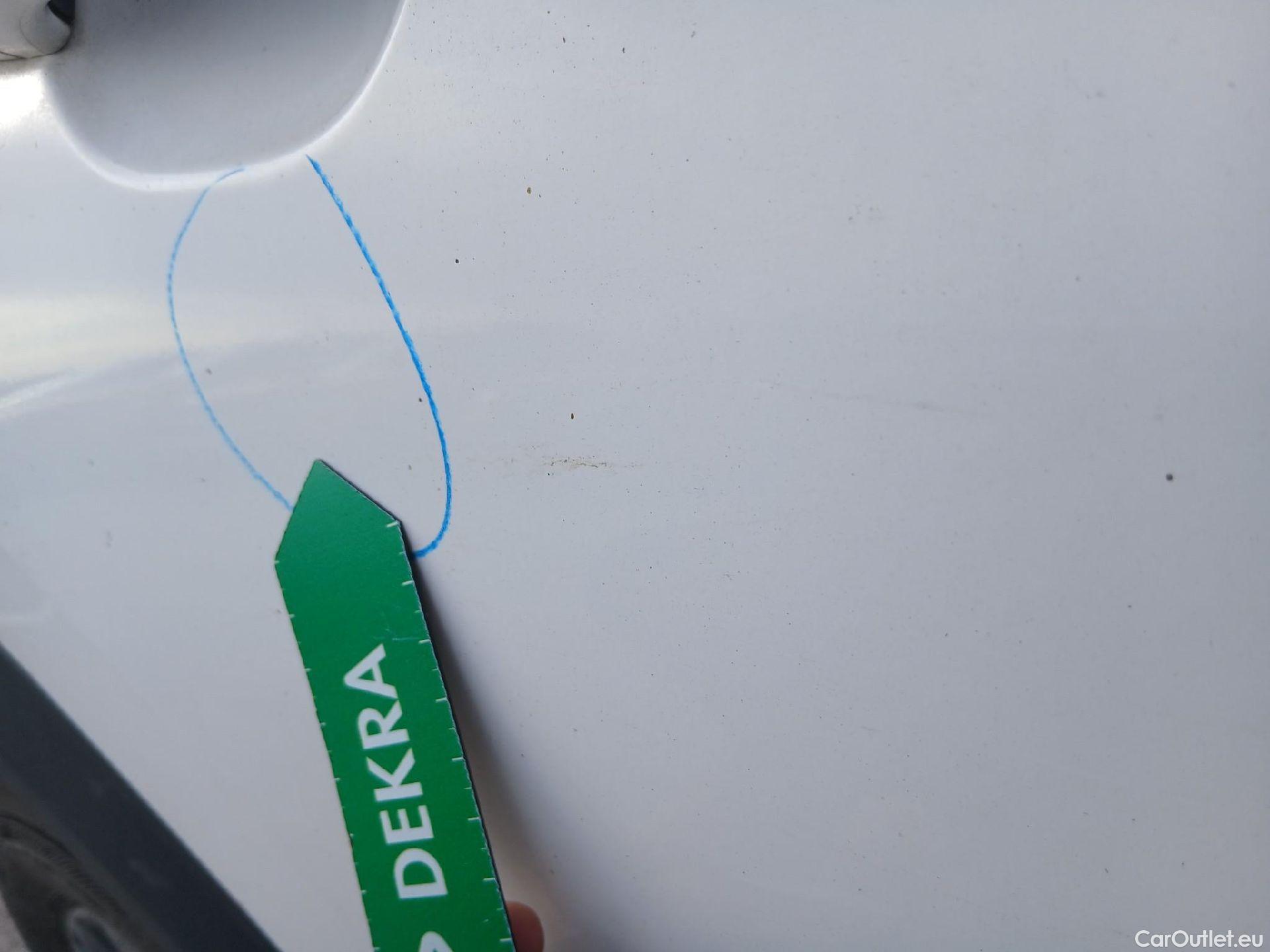  Peugeot  2008 PEUGEOT  / 2019 / 5P / todoterreno Active Pack BlueHDI 81kW (110CV) #32