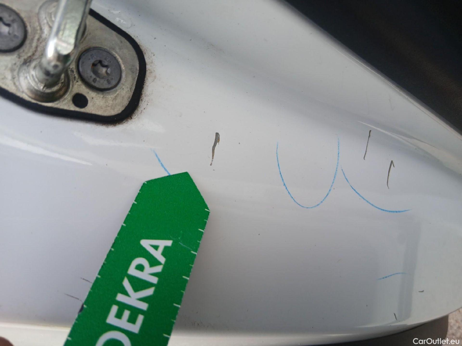  Peugeot  2008 PEUGEOT  / 2019 / 5P / todoterreno Active Pack BlueHDI 81kW (110CV) #38