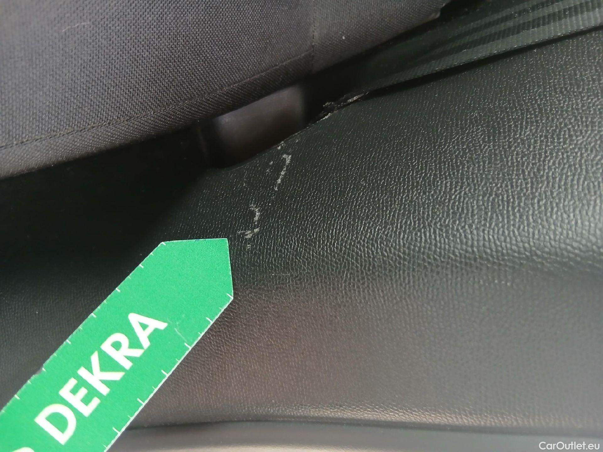  Peugeot  2008 PEUGEOT  / 2019 / 5P / todoterreno Active Pack BlueHDI 81kW (110CV) #14