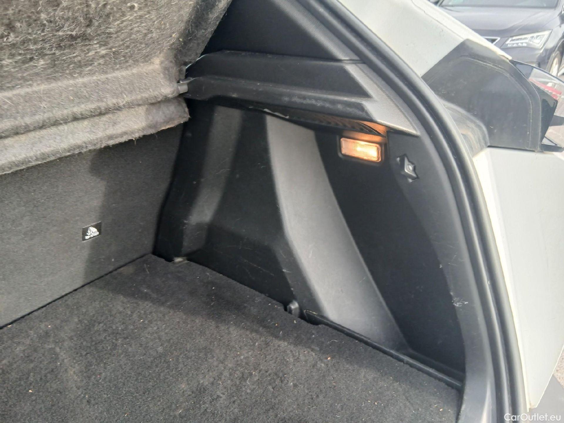  Peugeot  2008 PEUGEOT  / 2019 / 5P / todoterreno Active Pack BlueHDI 81kW (110CV) #20