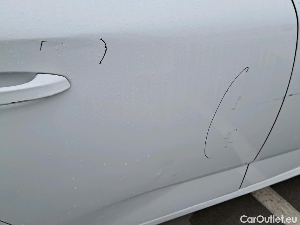  Peugeot  308 PEUGEOT  / 2021 / 5P / berlina con portón 5P Active Pack BlueHDi 130 S&S MAN #4