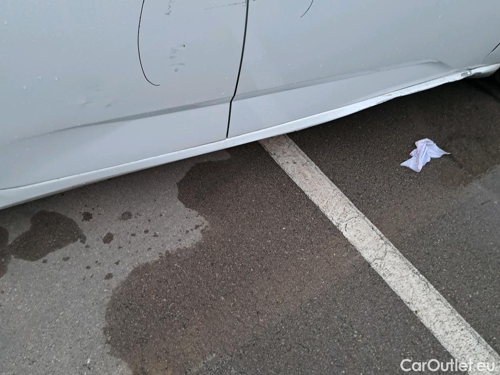  Peugeot  308 PEUGEOT  / 2021 / 5P / berlina con portón 5P Active Pack BlueHDi 130 S&S MAN #1