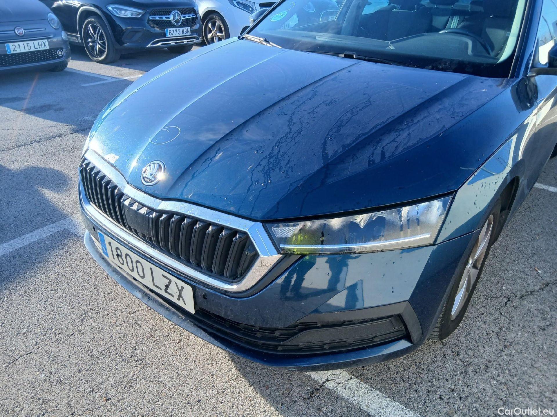  Skoda  Octavia SKODA  / 2020 / 5P / familiar Combi 2.0 TDI 85kW(115CV) DSG Ambition #19