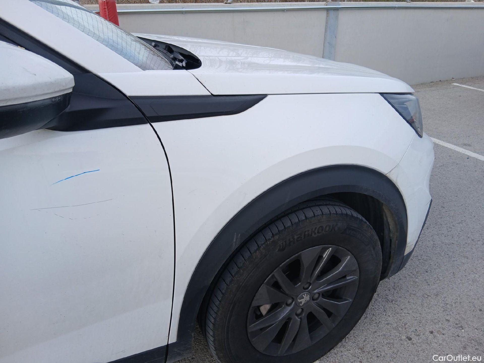  Peugeot  2008 PEUGEOT  / 2019 / 5P / todoterreno Active Pack BlueHDI 81kW (110CV) #36