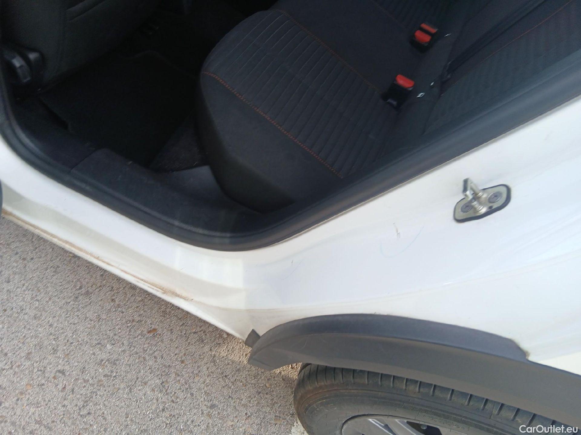  Peugeot  2008 PEUGEOT  / 2019 / 5P / todoterreno Active Pack BlueHDI 81kW (110CV) #12