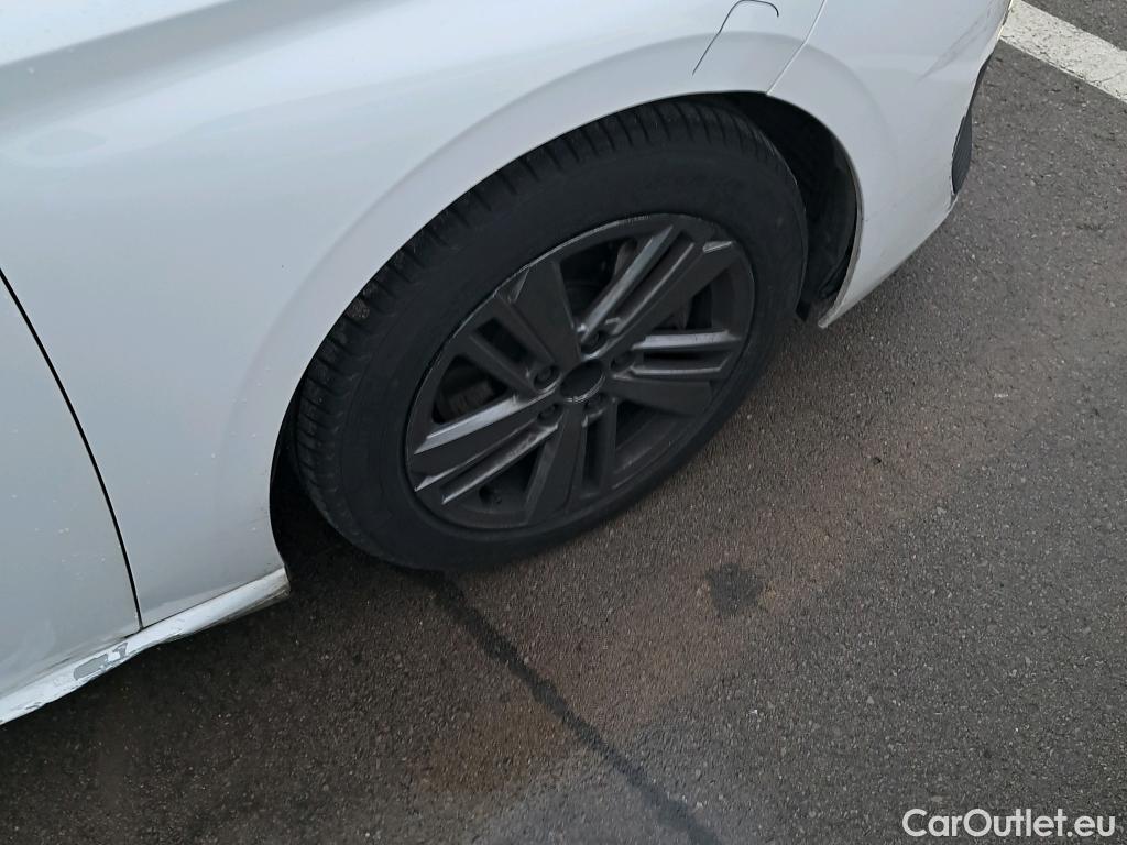  Peugeot  308 PEUGEOT  / 2021 / 5P / berlina con portón 5P Active Pack BlueHDi 130 S&S MAN #17