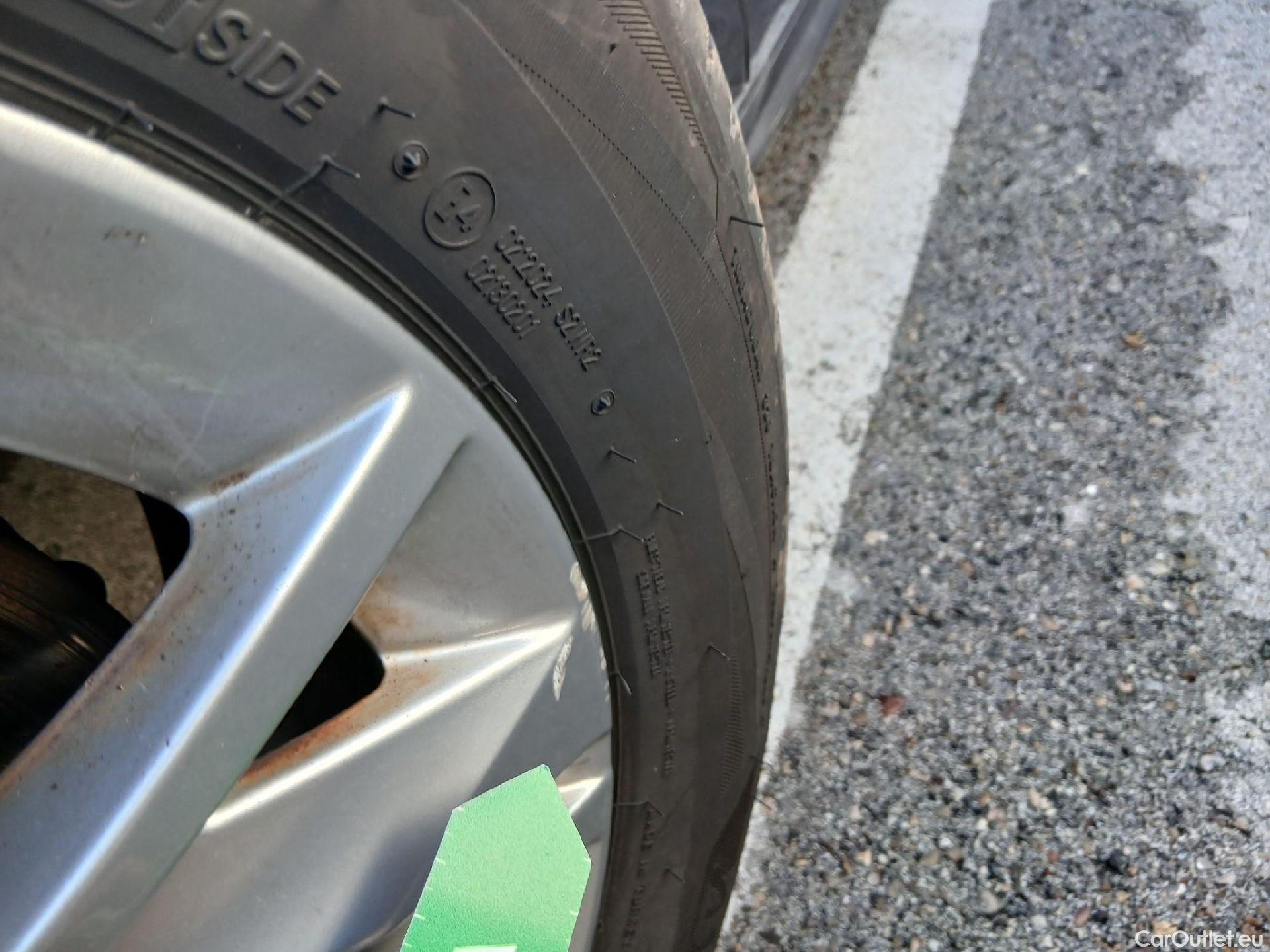  Peugeot  508 PEUGEOT  / 2018 / 5P / berlina con portón 5P Active Pack BlueHDi 130 S&S EAT8 #2