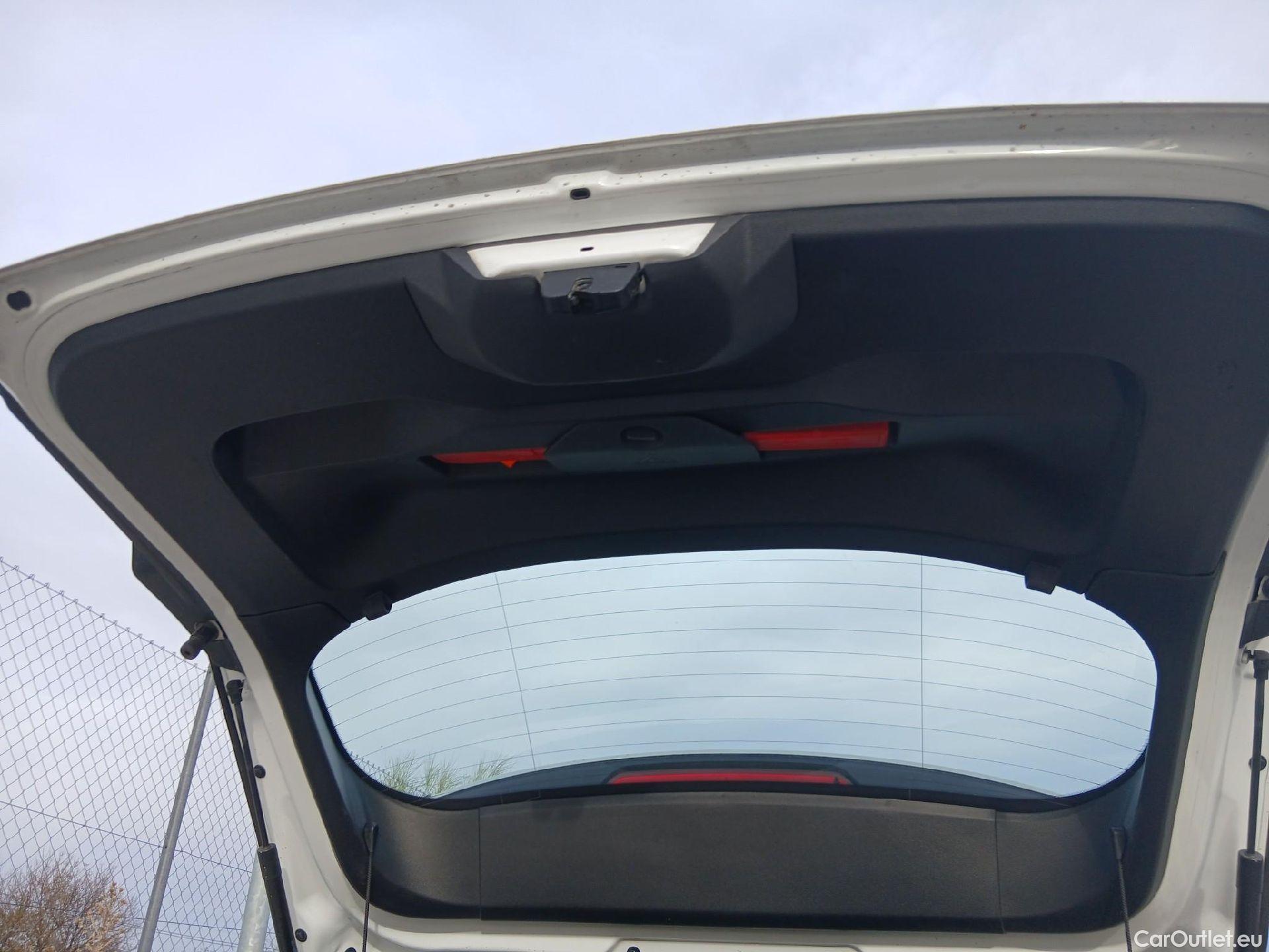  Peugeot  2008 PEUGEOT  / 2019 / 5P / todoterreno Active Pack BlueHDI 81kW (110CV) #18