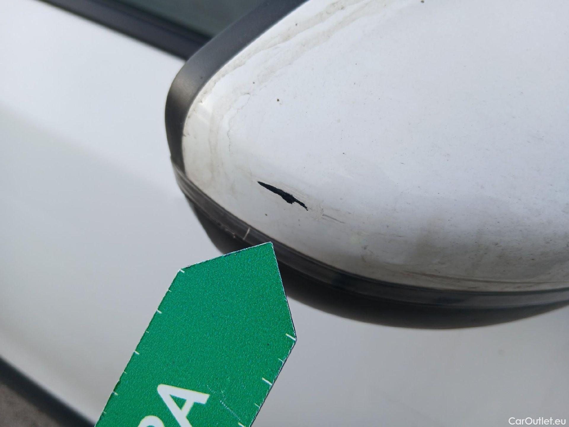  Peugeot  2008 PEUGEOT  / 2019 / 5P / todoterreno Active Pack BlueHDI 81kW (110CV) #30