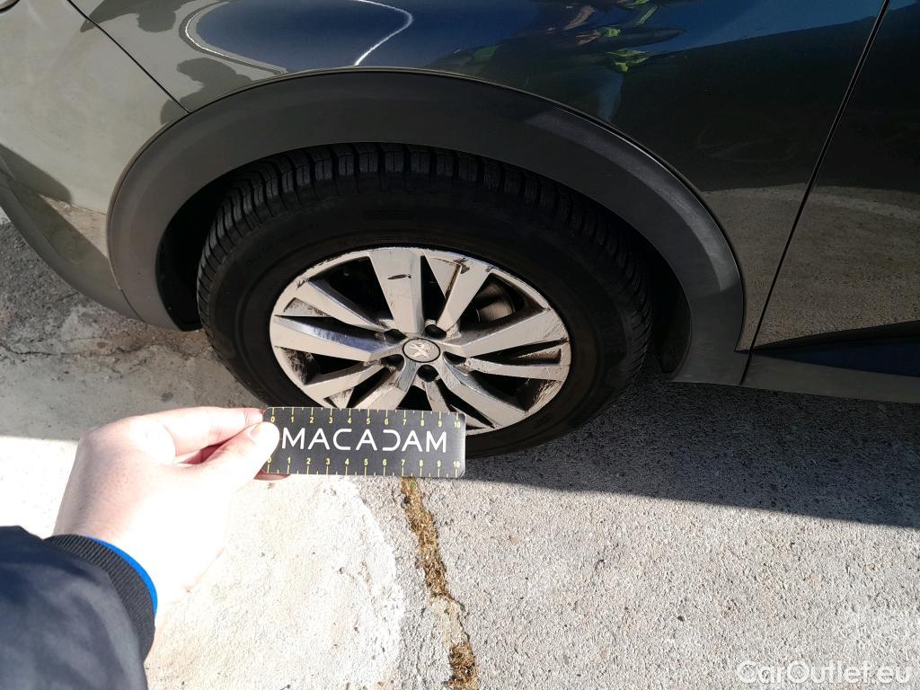  Peugeot  3008 PEUGEOT  / 2016 / 5P / todoterreno 1.5L BlueHDi 96kW (130CV) S&S Active (AC2) #8