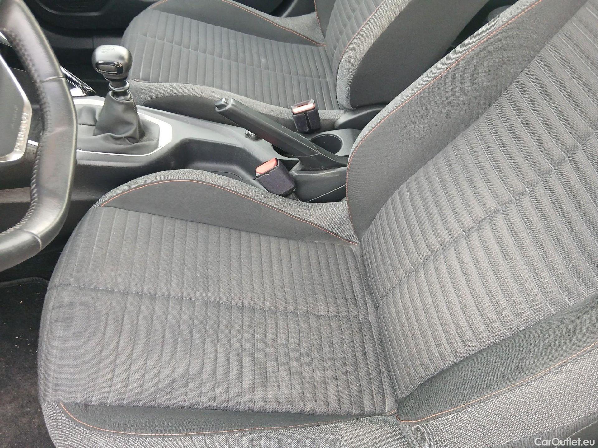  Peugeot  2008 PEUGEOT  / 2019 / 5P / todoterreno Active Pack BlueHDI 81kW (110CV) #39