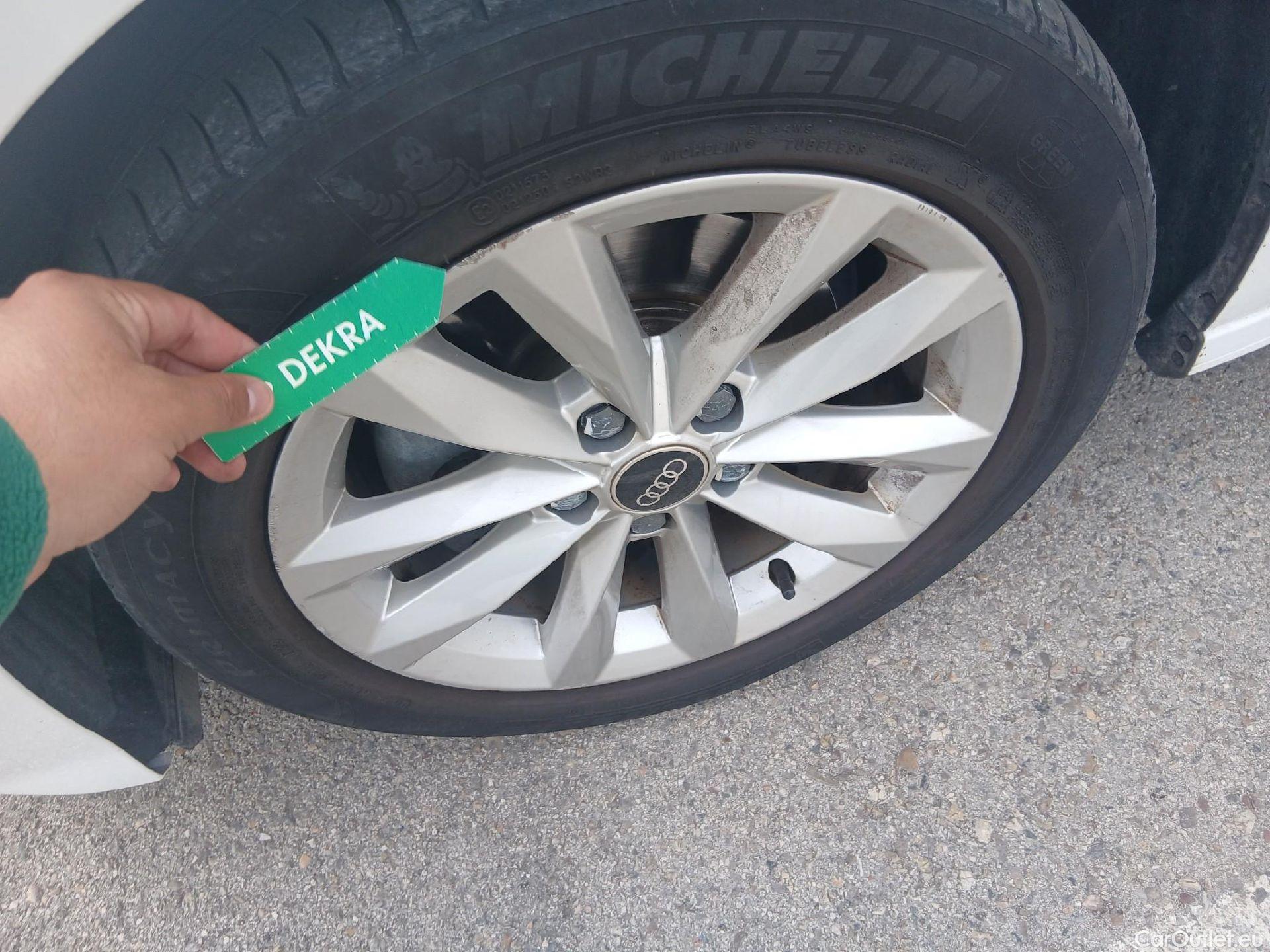  Audi  A3 AUDI  / 2020 / 5P / berlina con portón Sportback 30 TFSI 81kW (110CV) S tronic #6