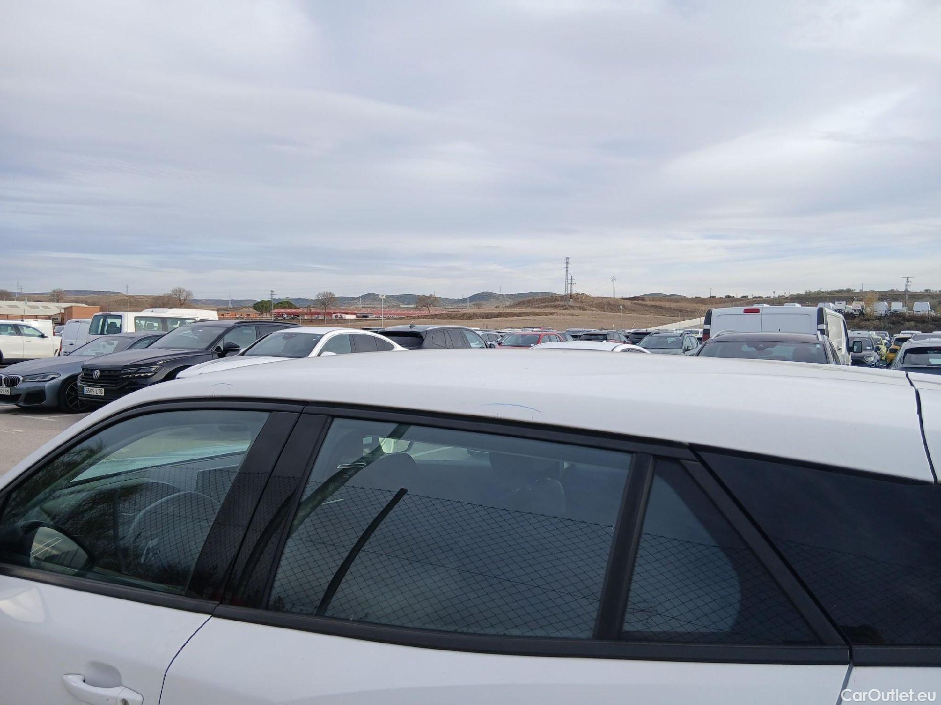  Peugeot  2008 PEUGEOT  / 2019 / 5P / todoterreno Active Pack BlueHDI 81kW (110CV) #10