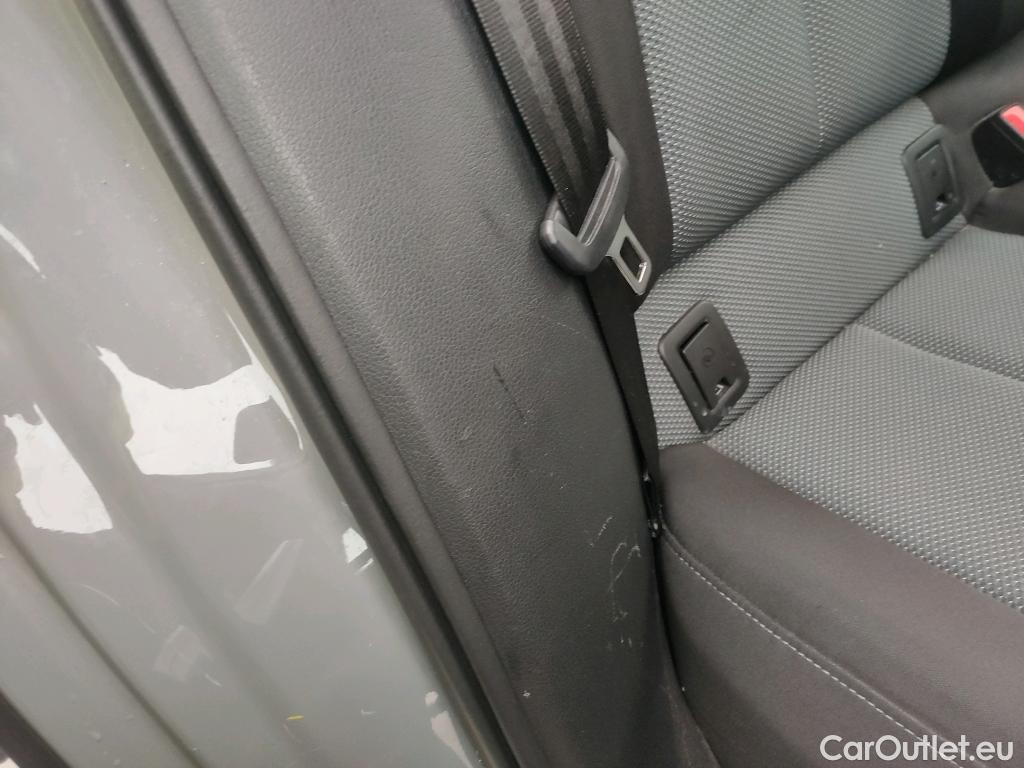  Audi  Q2 AUDI  / 2016 / 5P / todoterreno Design 30 TFSI 85kW (116CV) #17