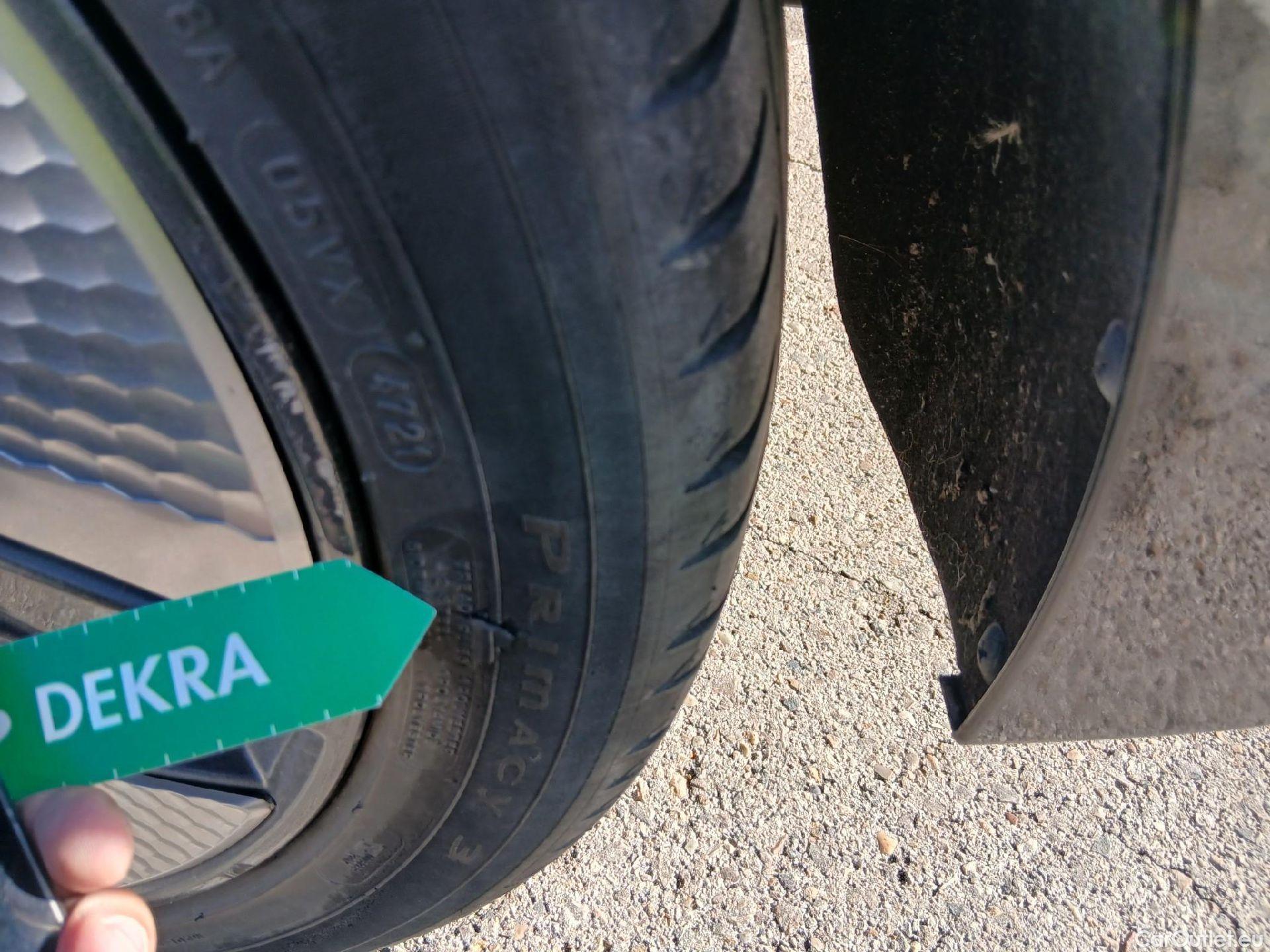  Hyundai   Ioniq HYUNDAI / 2019 / 5P / berlina con portón 1.6 GDI HEV Tecno DCT #10