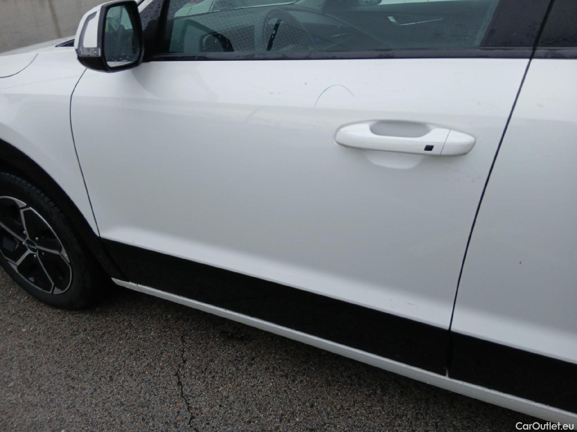  KIA  Niro KIA  / 2022 / 5P / crossover 1.6 GDi HEV 104kW (141CV) Drive #9