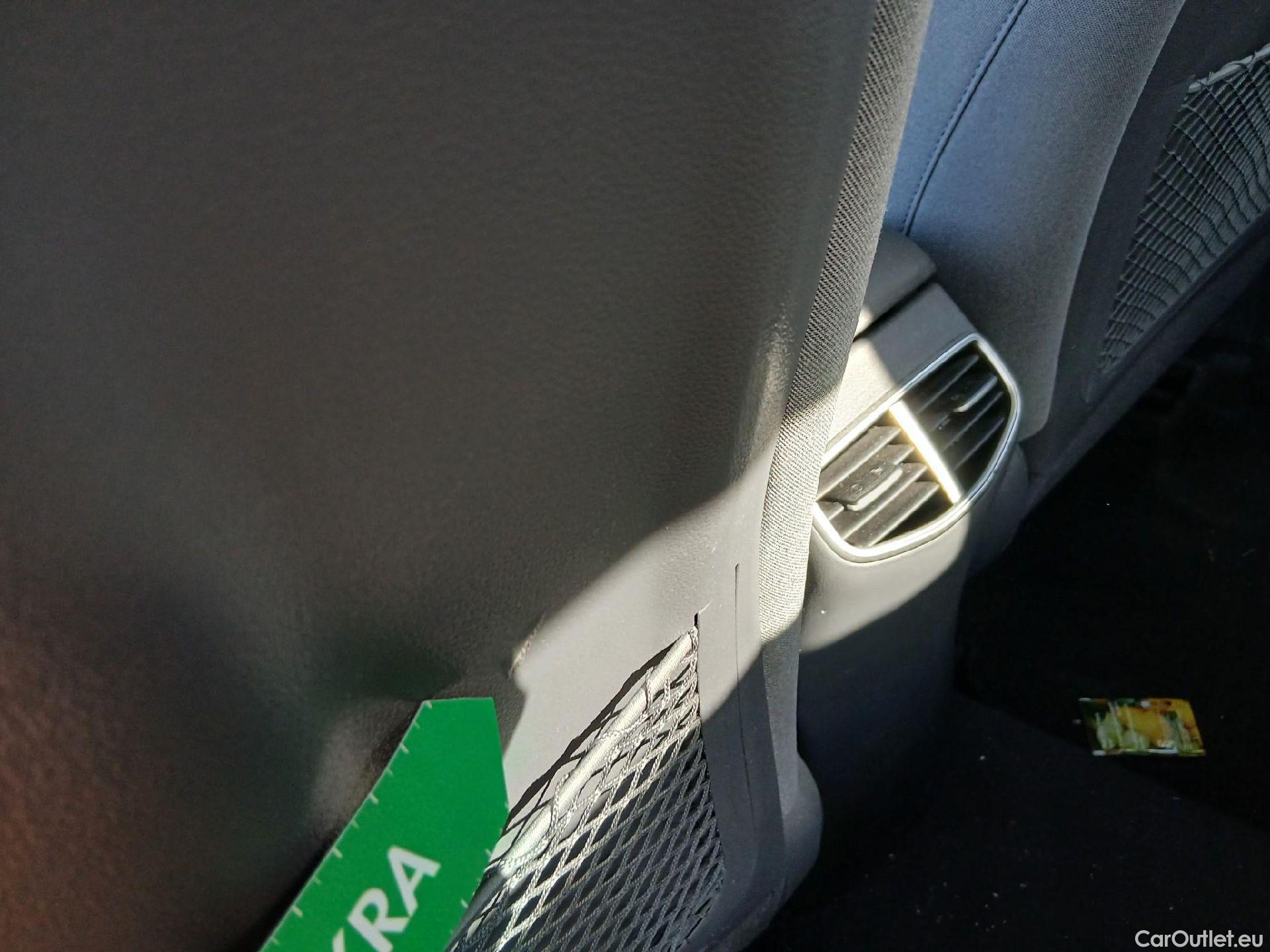  Hyundai   Ioniq HYUNDAI / 2019 / 5P / berlina con portón 1.6 GDI HEV Tecno DCT #4