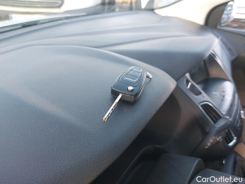  Ford  Focus FORD  5p 3G berlina con portón 1.5 TDCi E6 88kW (120CV) Trend+ #2