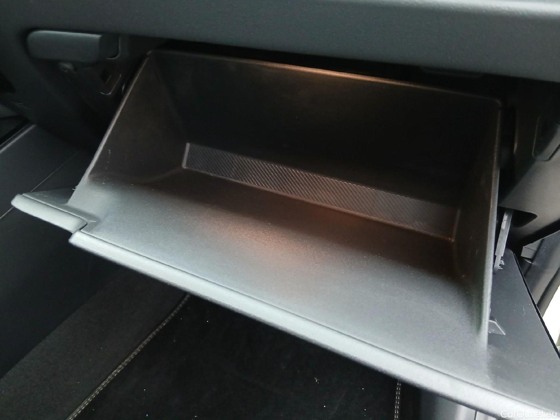  KIA  Niro KIA  / 2022 / 5P / crossover 1.6 GDi HEV 104kW (141CV) Drive #2