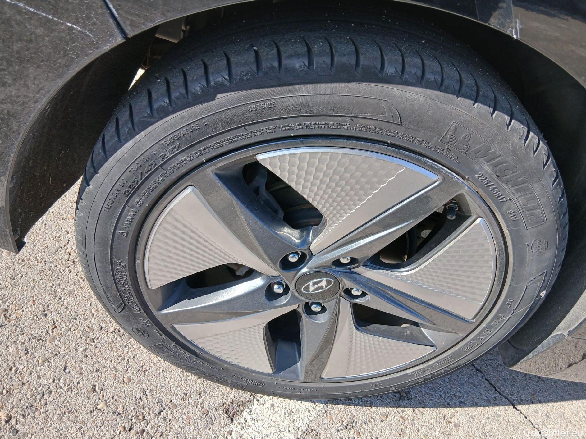  Hyundai   Ioniq HYUNDAI / 2019 / 5P / berlina con portón 1.6 GDI HEV Tecno DCT #14