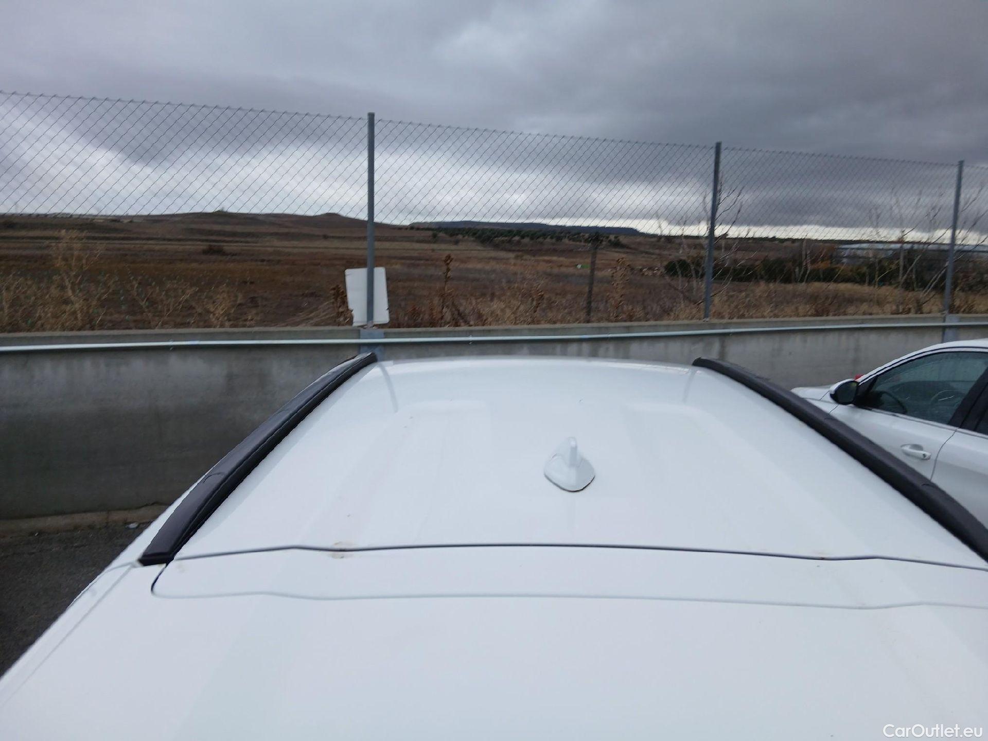  KIA  Niro KIA  / 2022 / 5P / crossover 1.6 GDi HEV 104kW (141CV) Drive #10