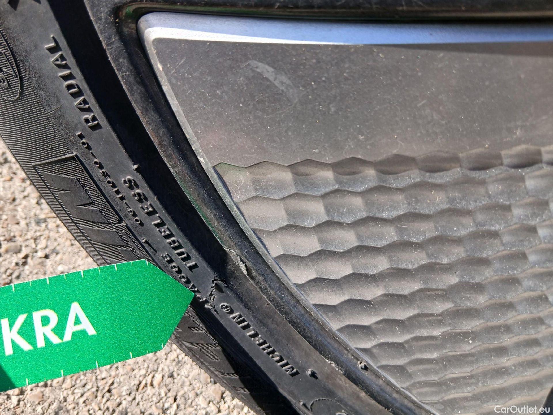  Hyundai   Ioniq HYUNDAI / 2019 / 5P / berlina con portón 1.6 GDI HEV Tecno DCT #16