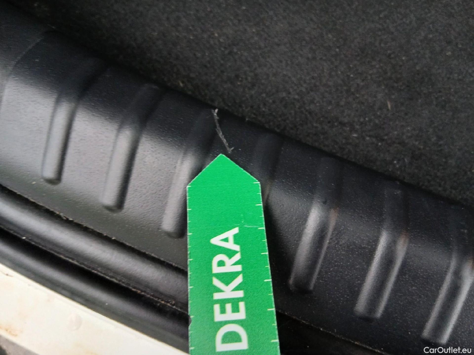  KIA  Niro KIA  / 2022 / 5P / crossover 1.6 GDi HEV 104kW (141CV) Drive #14