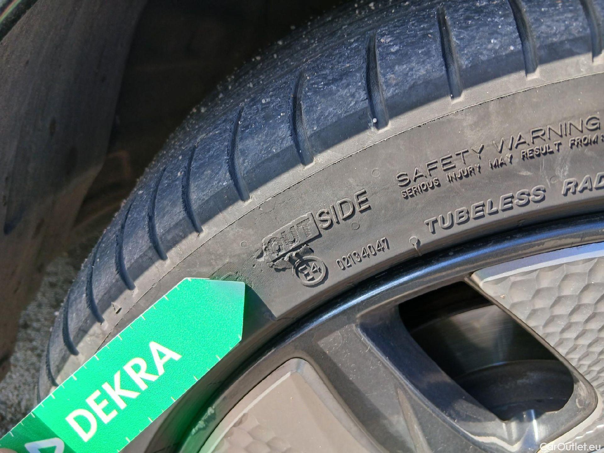  Hyundai   Ioniq HYUNDAI / 2019 / 5P / berlina con portón 1.6 GDI HEV Tecno DCT #19